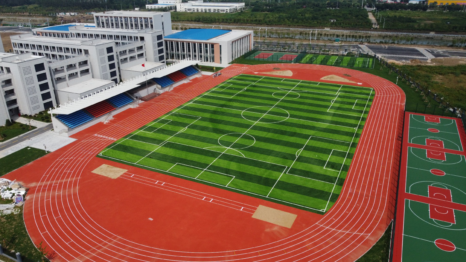 高鐵商務區(qū)初級中學運動場建設項目